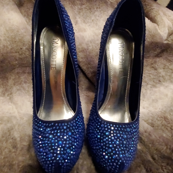 Heels - Picture 2 of 3